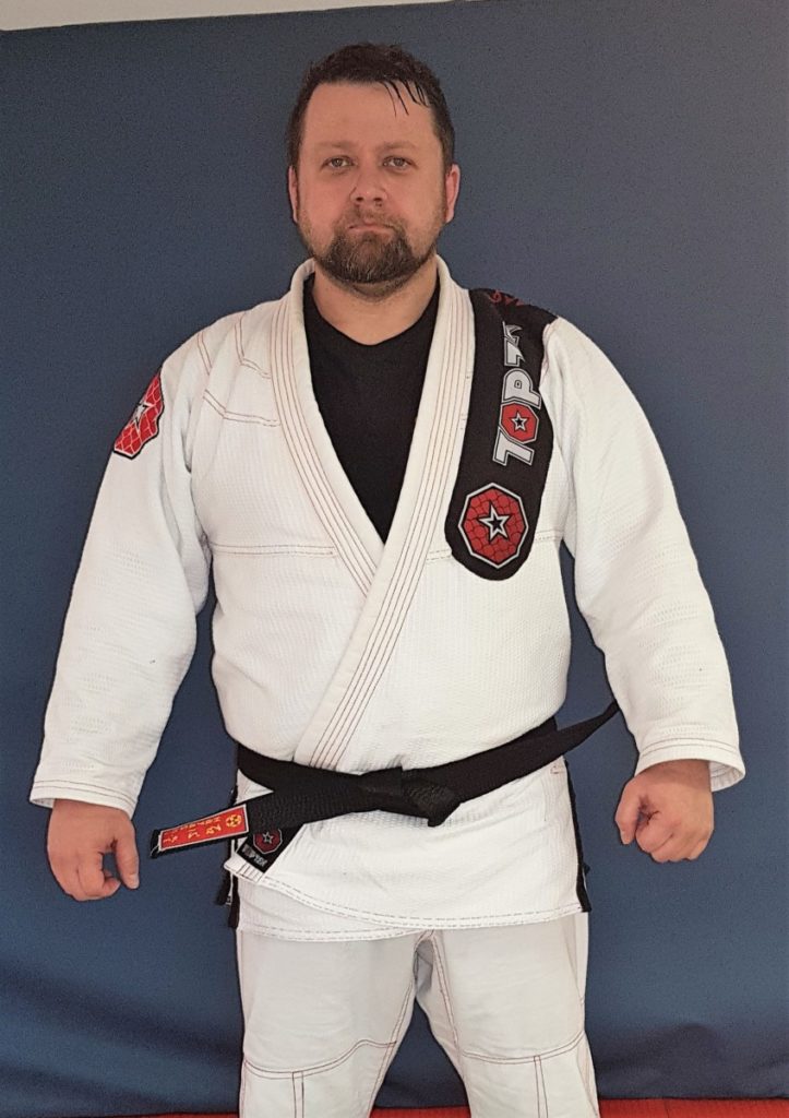 Yannick Zöllner vom Shotokan Club Butzbach besteht den 1.DAN in Ju-Jutsu.